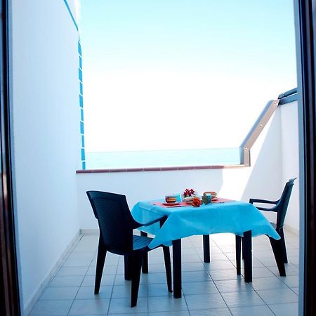 In Riva Al Mare B&B Капо-д'Орландо Экстерьер фото