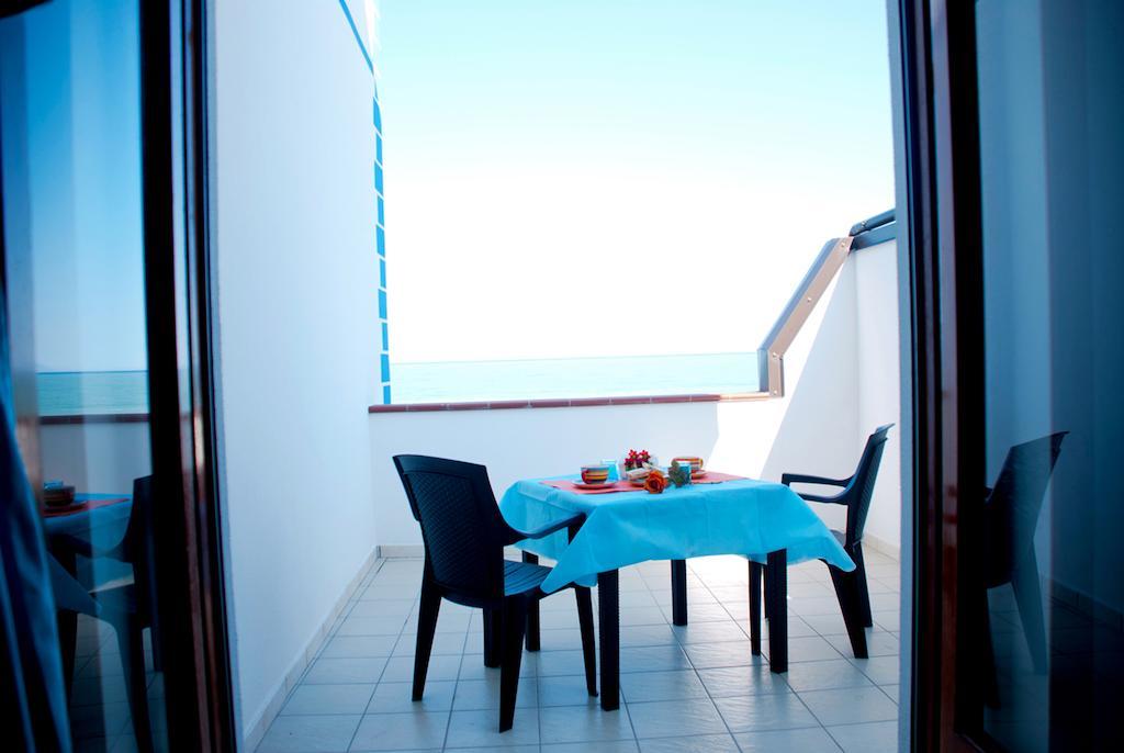 In Riva Al Mare B&B Капо-д'Орландо Экстерьер фото
